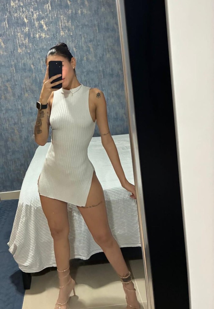 JOVEN COLOMBIANA DELGADA MUY PLACENTERA 24/7