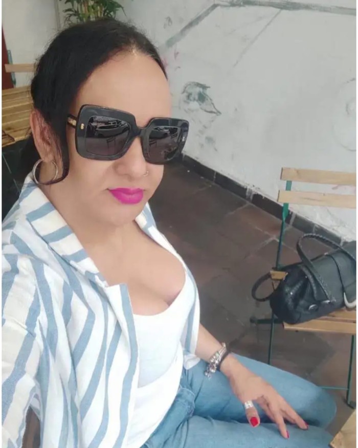 Cachonda completísima, fiestera y muy guarra
