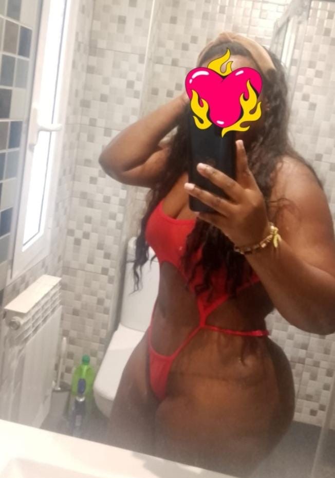 ZAMARA SENSUAL Y MUY CALIENTE