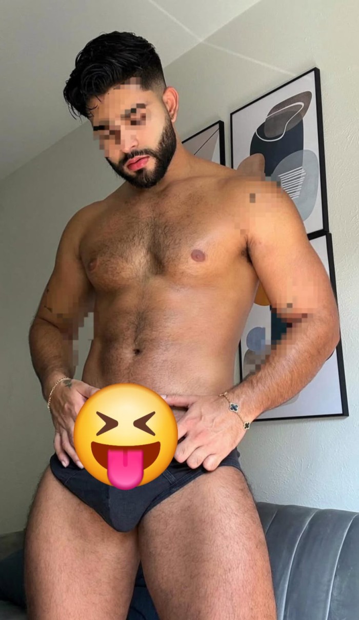 JOVEN UNA MAQUINA FOLLANDO TE DOY TODA MI LECHE