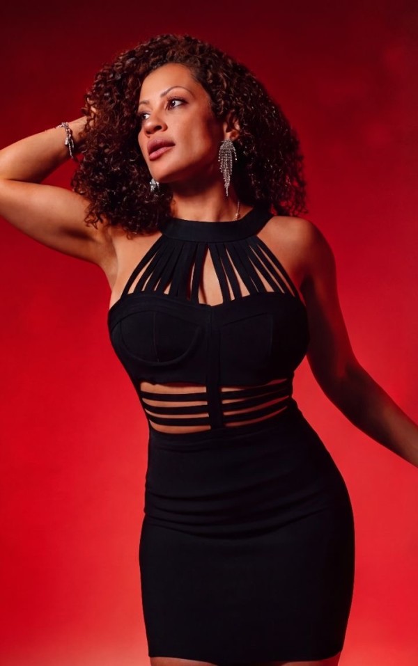 MEL , **DISPONIBLE AHORA** sexo y diversión