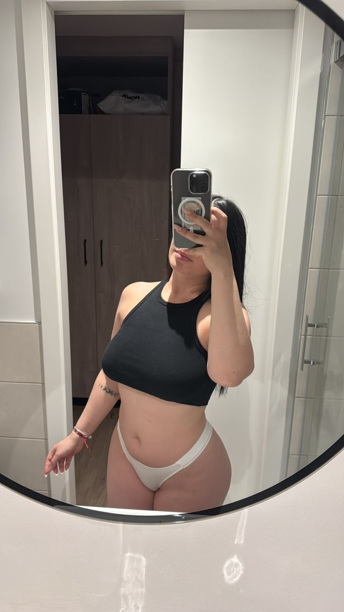 VENEZOLANA JOVENCITA COÑITO ROSADITO Y JUGOSO