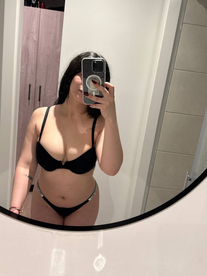 VENEZOLANA JOVENCITA COÑITO ROSADITO Y JUGOSO