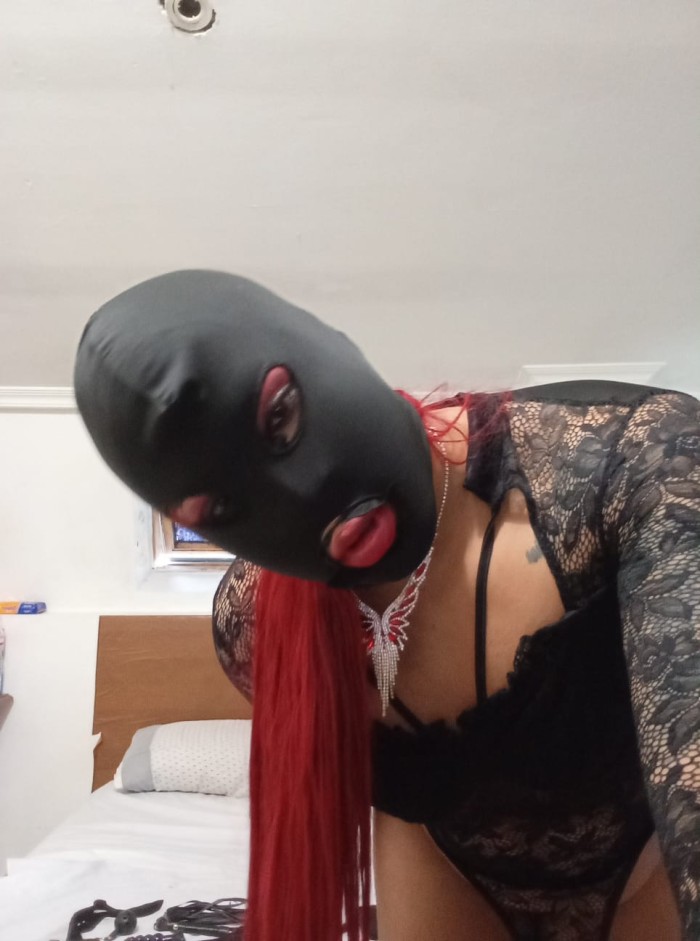 PELIROJA LATINA DOTADA XXL FIESTERA