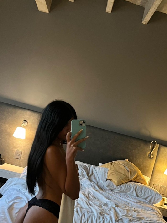 CAMILA, TODA UNA DIABLITA EN LA CAMA