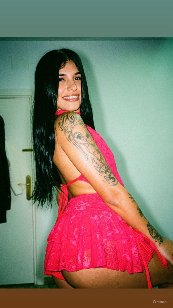 CAMILA, TODA UNA DIABLITA EN LA CAMA