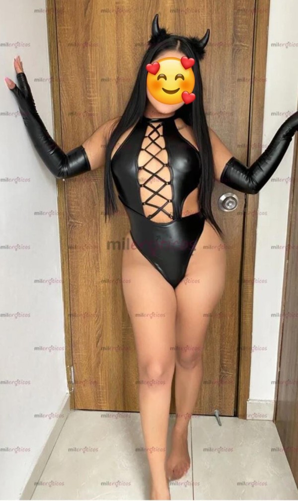 JOVENCITA ARDIENTE GARGANTA PROFUNDA MUY CACHONDA