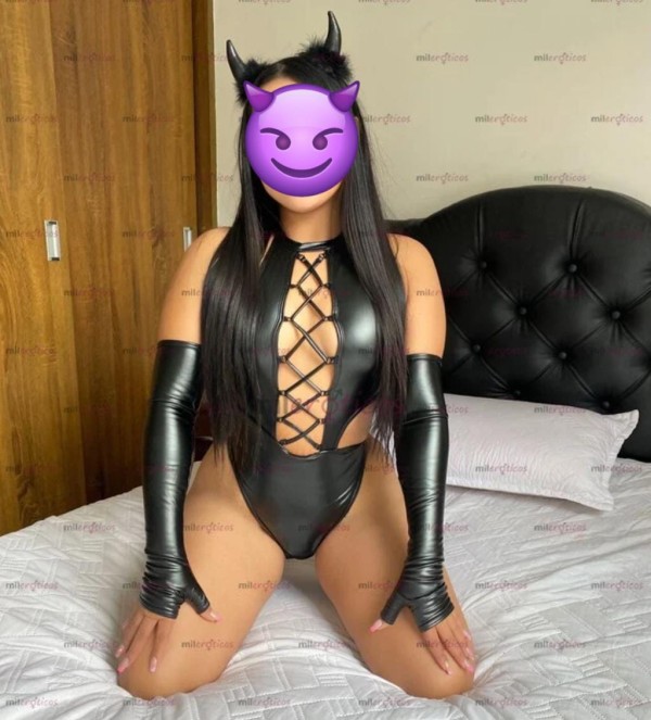 JOVENCITA ARDIENTE GARGANTA PROFUNDA MUY CACHONDA