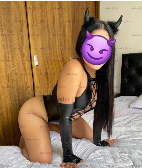 JOVENCITA ARDIENTE GARGANTA PROFUNDA MUY CACHONDA