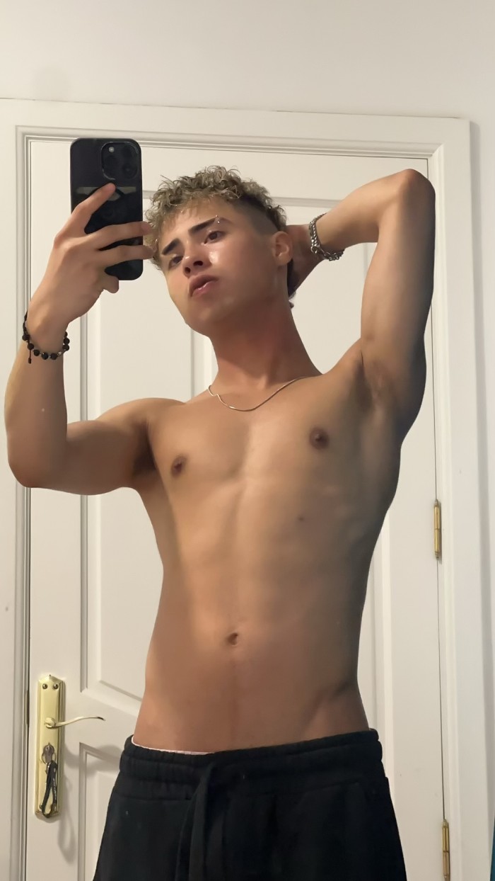 Joven Latino Ardiente