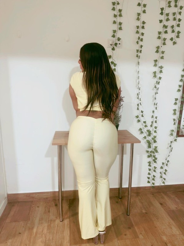 SENSUAL Y JUGUETONA LATINA