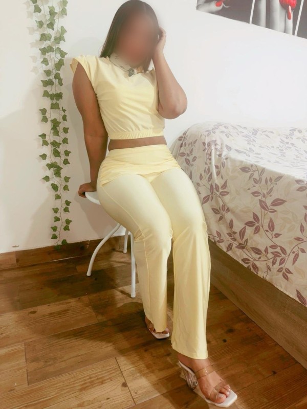 SENSUAL Y JUGUETONA LATINA