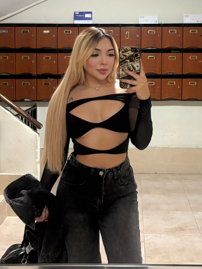 BRIANA RUBIA LATINA VAGINA ROSADITA Y ESTECHA