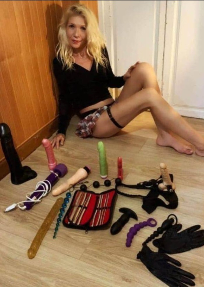 MALAGUEÑA DE LUJO EXPLOSIVA Y VERSATIL. JUGUETES PARA TODOS