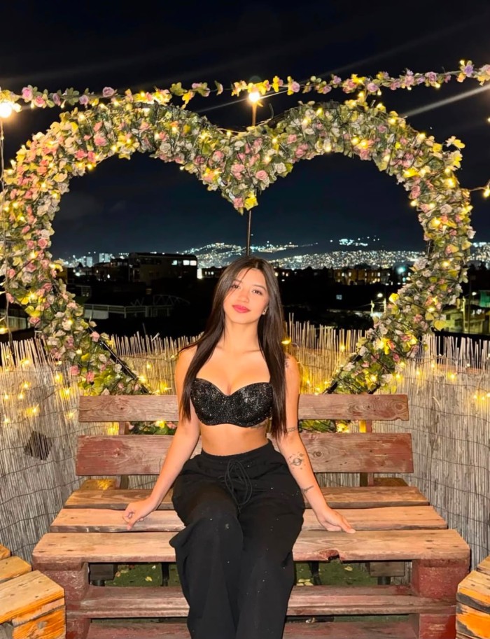 Jovencita muy sexy y decidida NOVEDAD