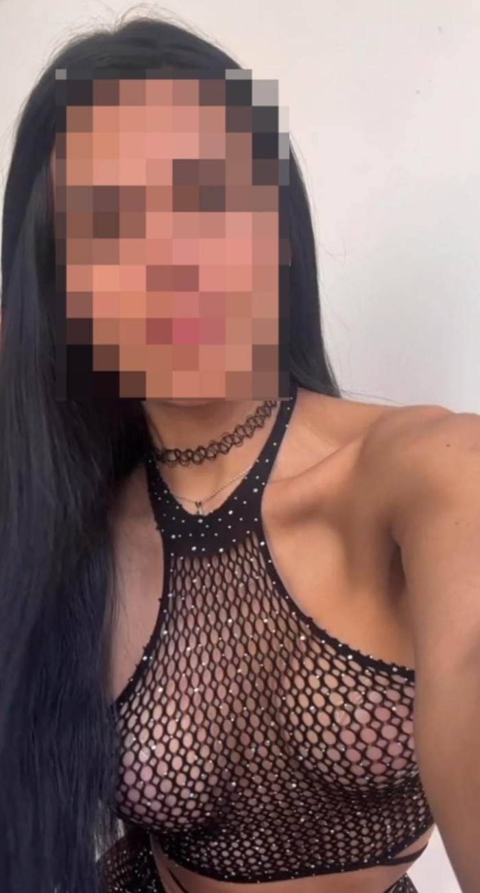 DELICIOSA EXQUISITA LUJURIOSA ENTREGADA