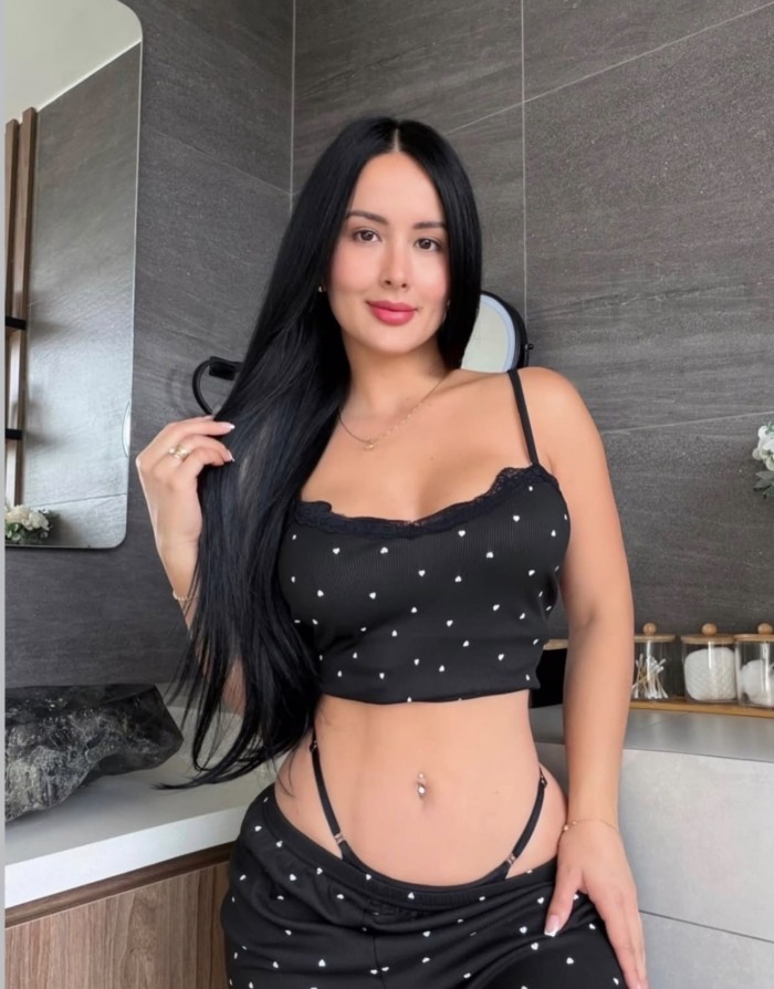 Colombiana de lujo con figura de modelo