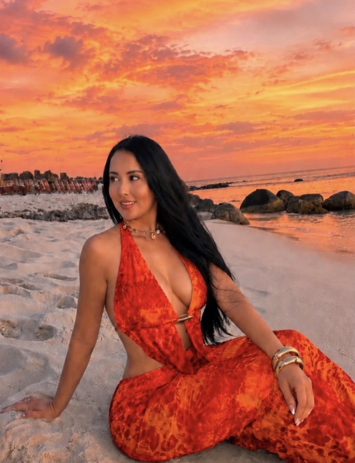 Colombiana de lujo con figura de modelo