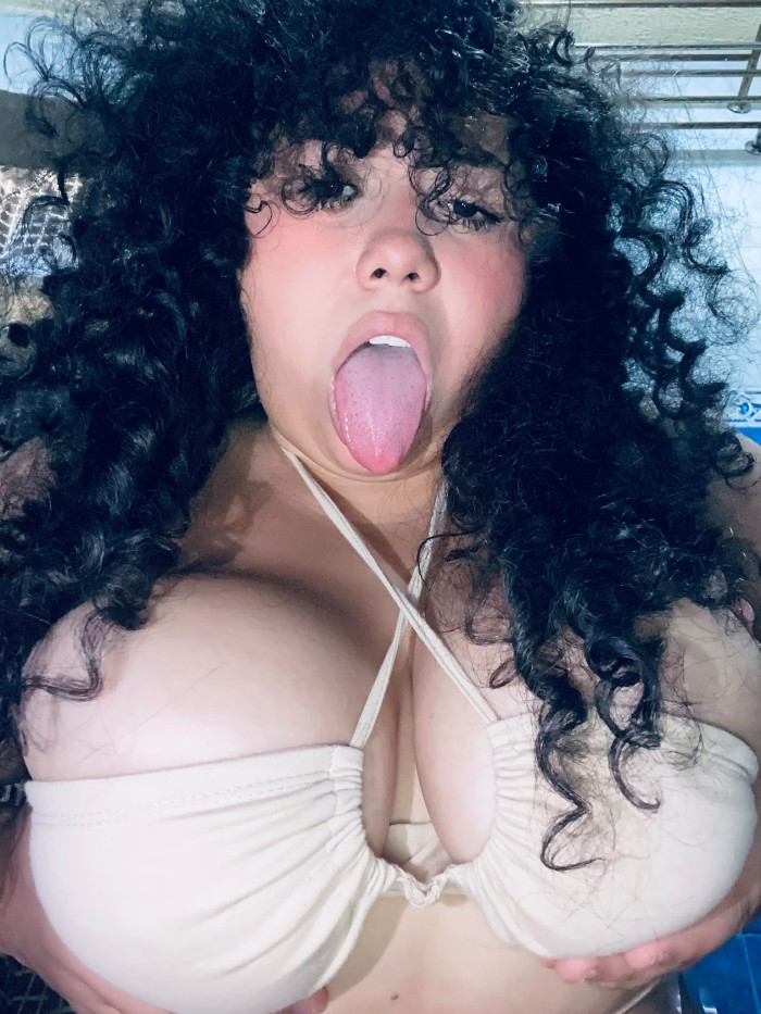 EN SALOU BOMBA DE SEXO FIESTA A TOPE LUJURIA ARDI