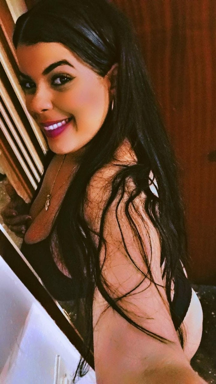 LLENAME DE TODO TU PLACER TETONA CACHONDA DE LUJO