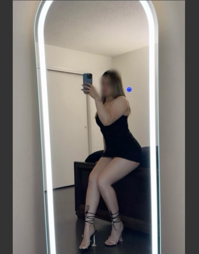 DELICIOSA ENTREGADA CACHONDA DESEOSA DE PLACER