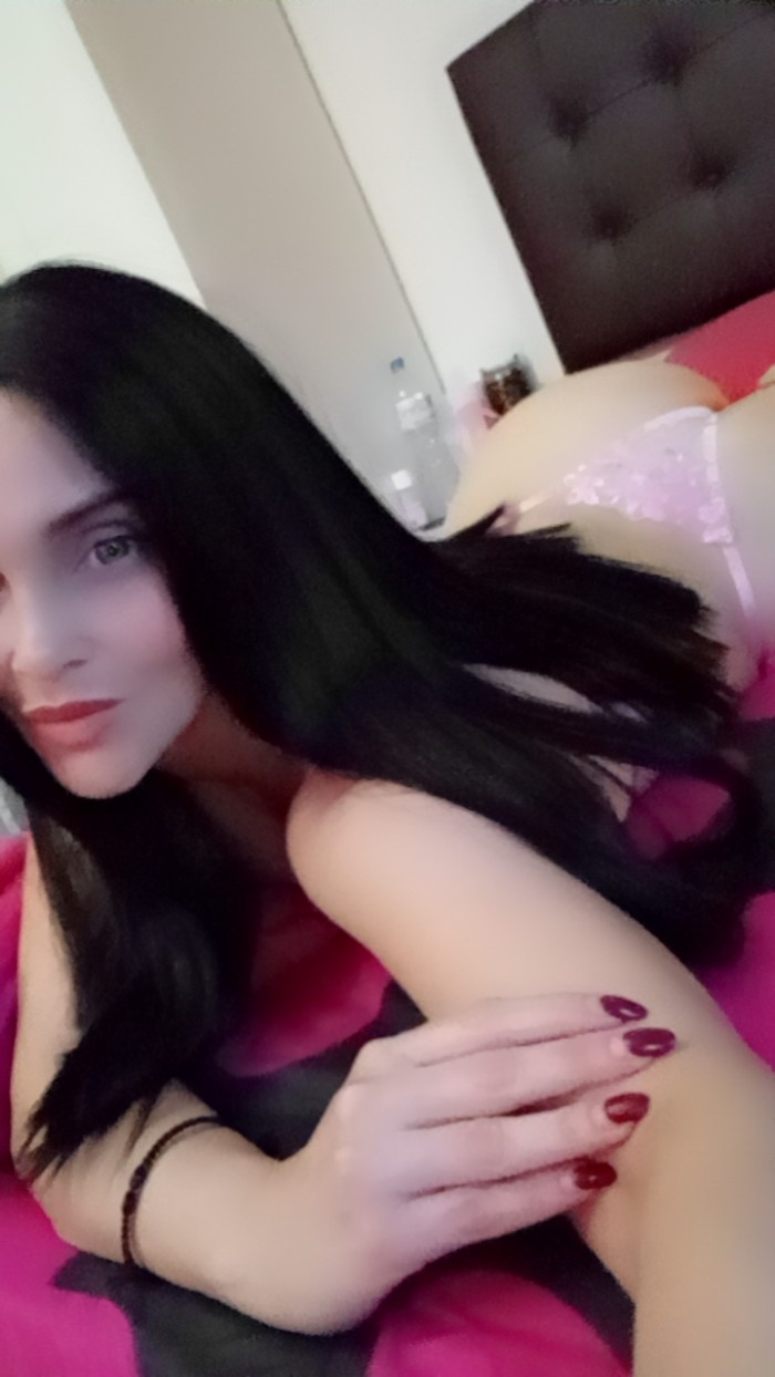 ARDIENTE SENSUAL COMPLACIENTE DESEOSA DE SEXO