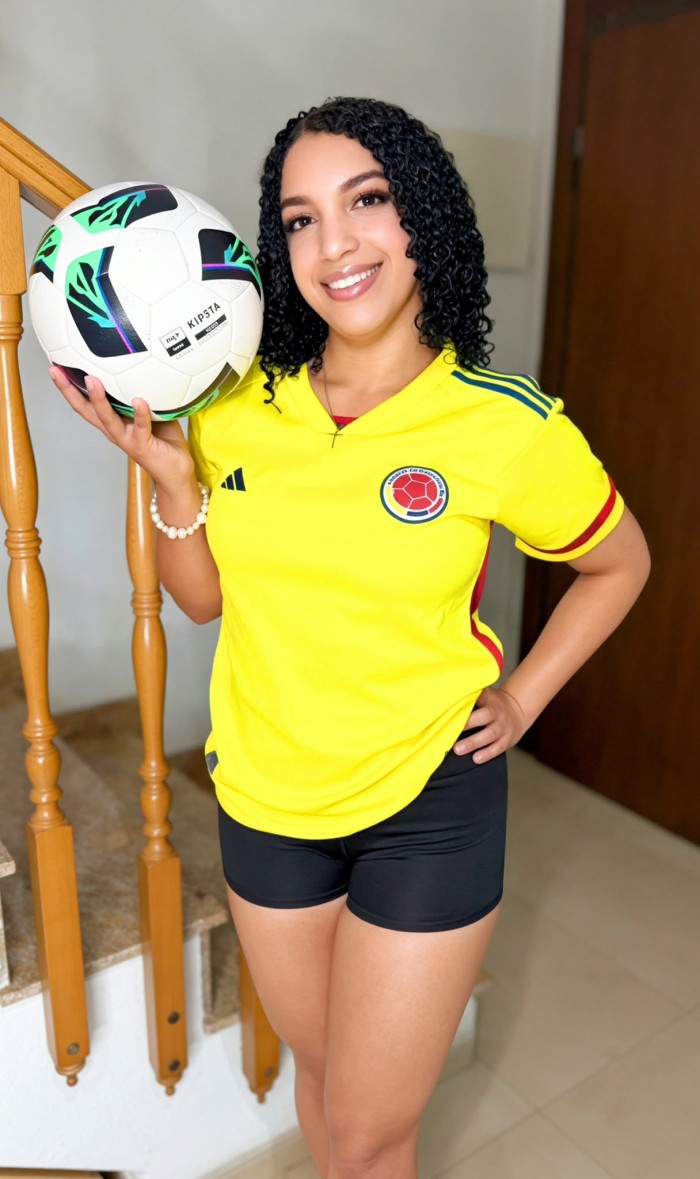 CHANEL UNA COLOMBIANA TETONA JOVEN UNIVERISTARIA