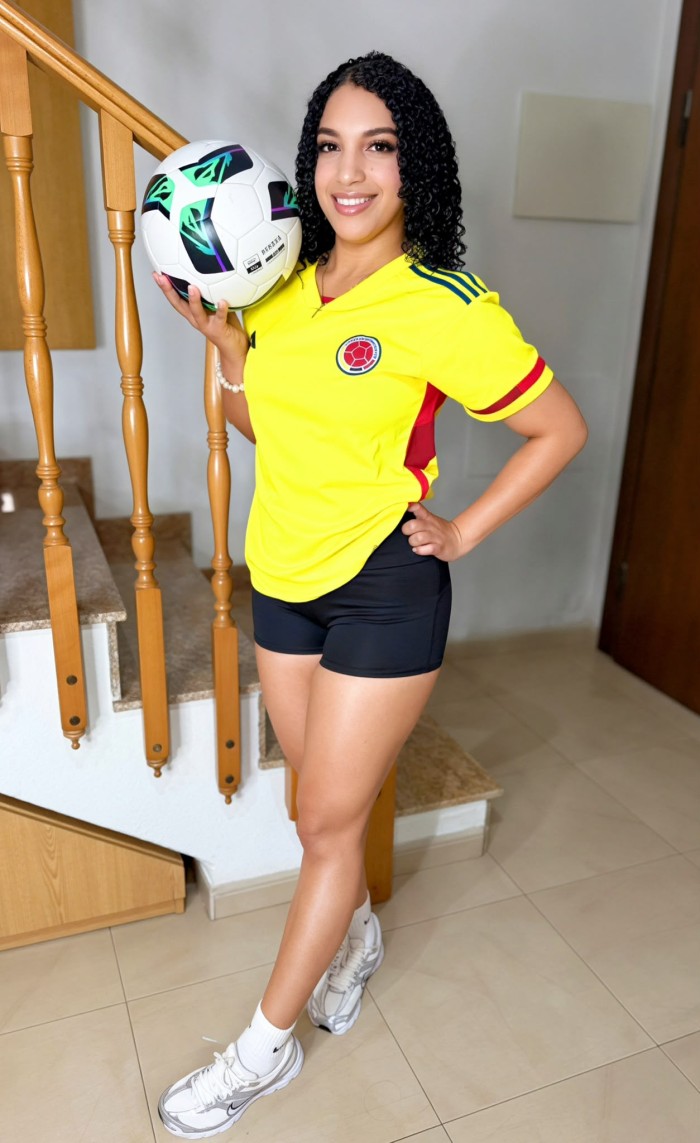 CHANEL UNA COLOMBIANA TETONA JOVEN UNIVERISTARIA
