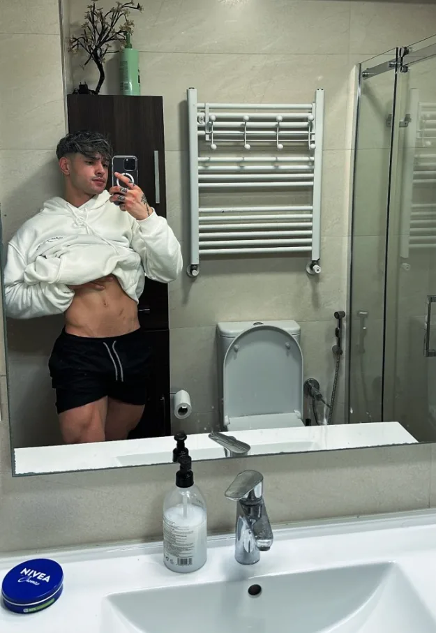 EN PUERTO SAGUNTO CHICO SENSUAL IRRESISTIBLE ARDIE