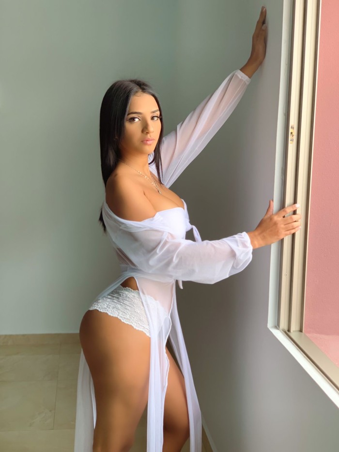 ¡¡ÚNICA!! UNA MUJER CON ENCANTO ACABA DE LLEGAR