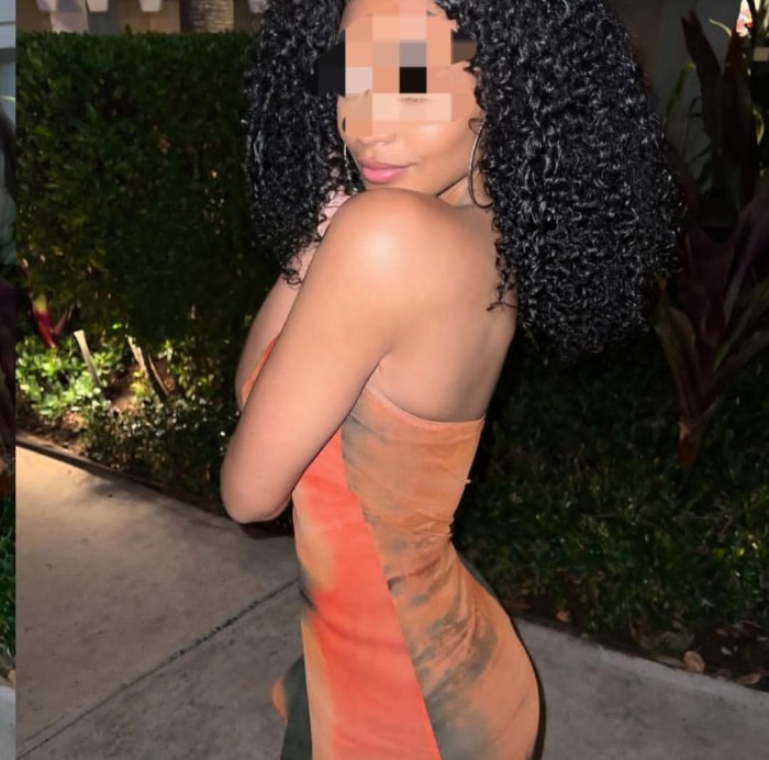ARDIENTE SENSUAL COMPLACIENTE DESEOSA DE SEXO