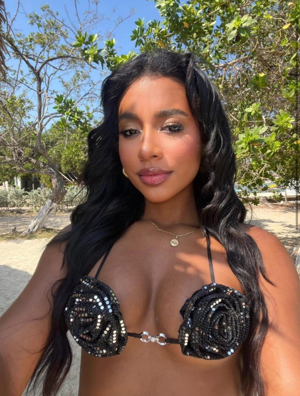 NIKOL DOMINICANA CACHONDA EN SALOU