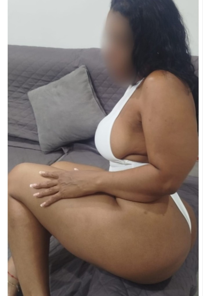 DELICIOSA CACHONDA ENTREGADA COMPLACIENTE