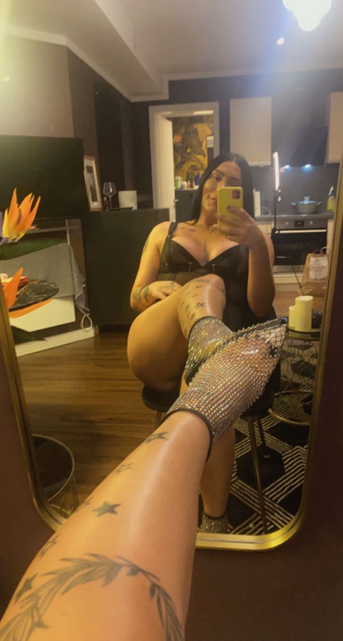 Transexual colombiana muy maja y guerrilla fiester