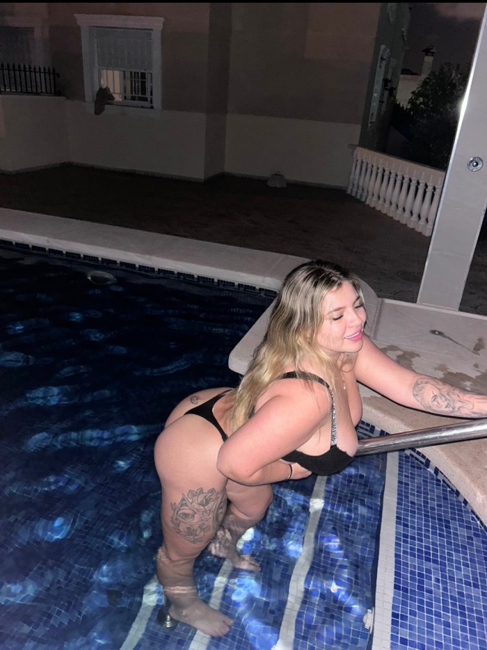 CAROLINA, JOVEN ATRACTIVA Y BUENA ATENCIÓN