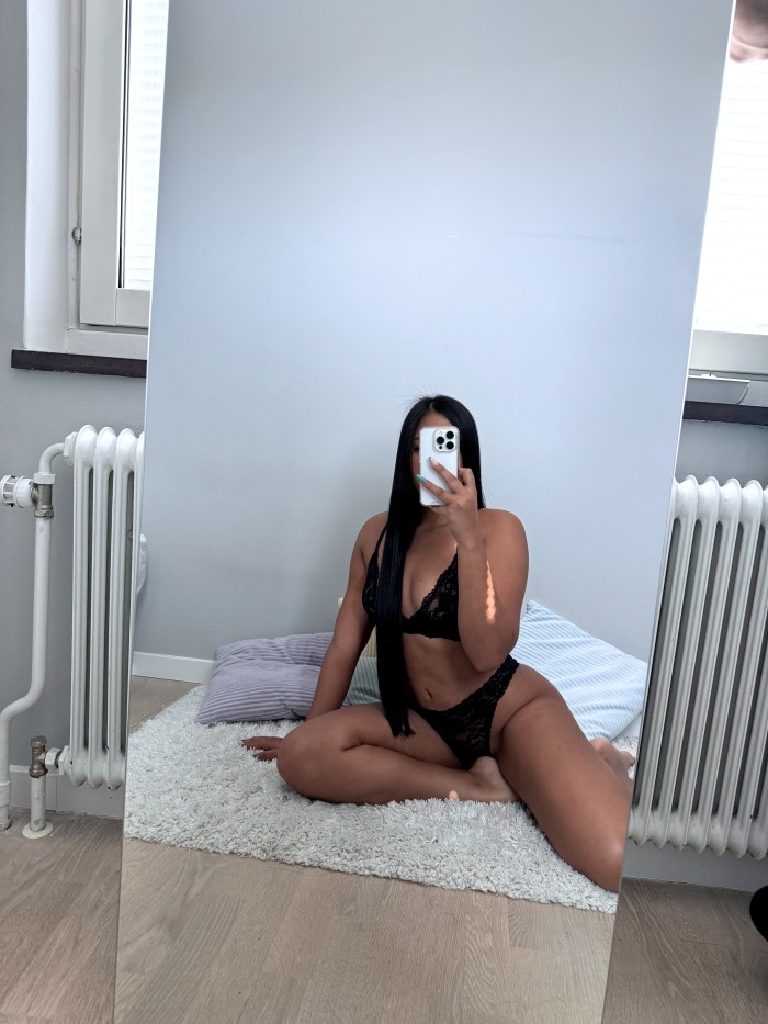Camila morena ricas curvas
