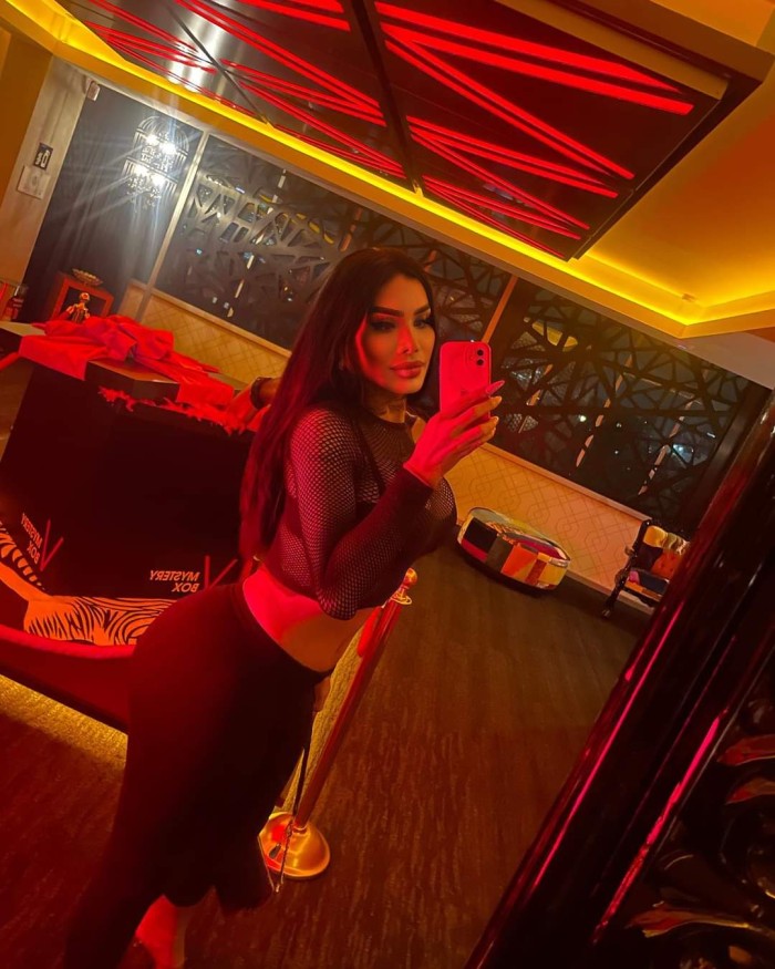 CRISTAL MUJER TRANS XXL CON DESEOS DE COMPLACERTE