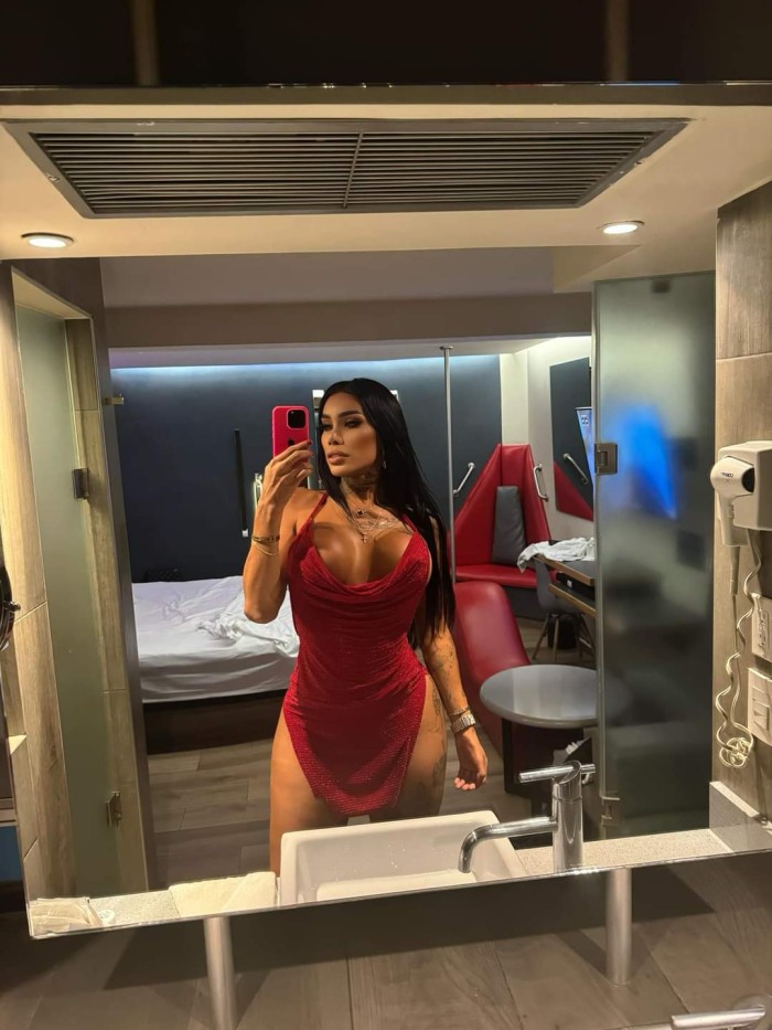 CRISTAL MUJER TRANS XXL CON DESEOS DE COMPLACERTE