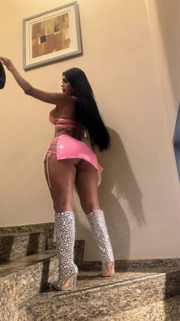 CRISTAL MUJER TRANS XXL CON DESEOS DE COMPLACERTE