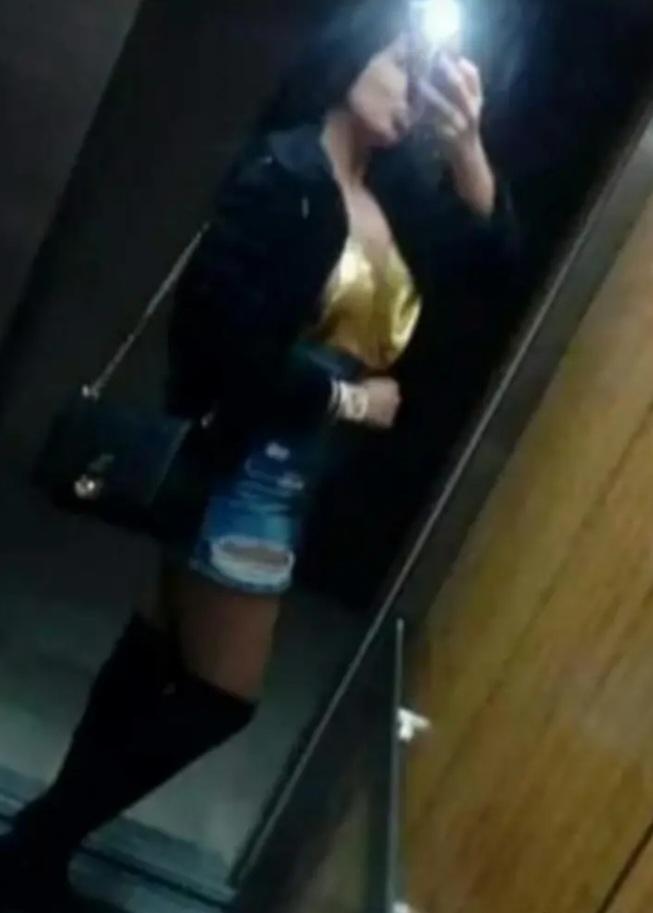 MORENAZA GUAPÍSIMA MUY CALIENTE Y VICIOSA