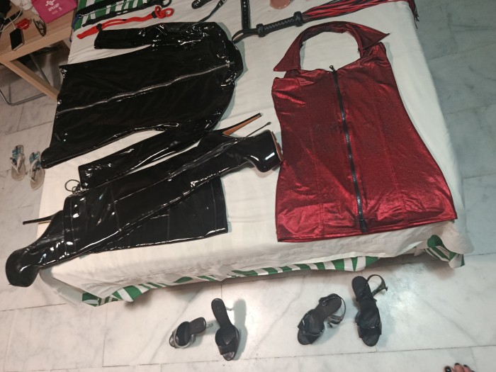 Sofía trans fiestera domina chicos parejas vicio