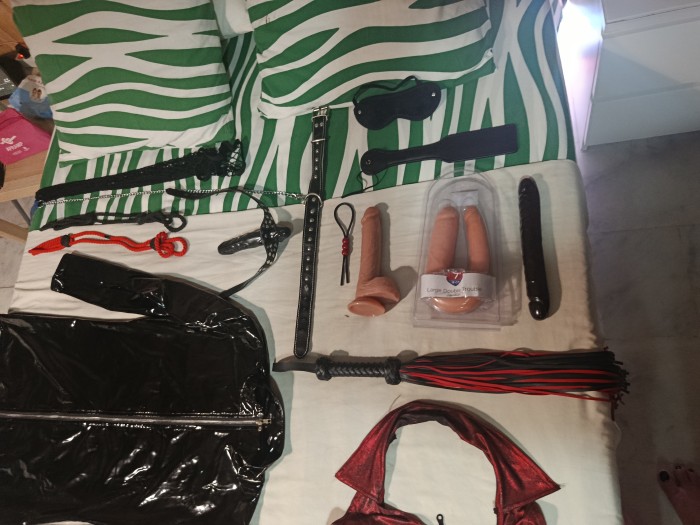 Sofía trans fiestera domina chicos parejas vicio