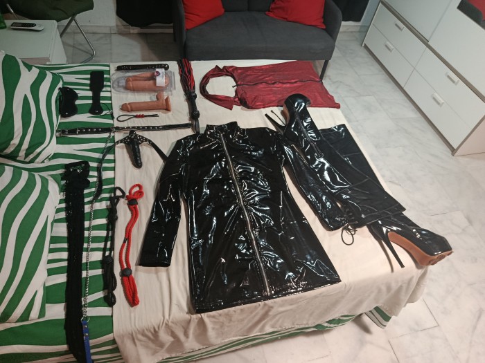 Sofía trans fiestera domina chicos parejas vicio