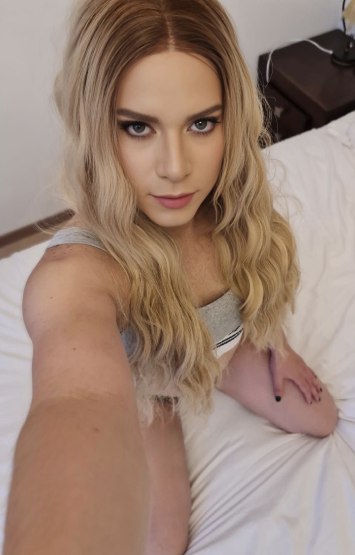 Venezolana rubia ardiente con tremendo pollon Xxl