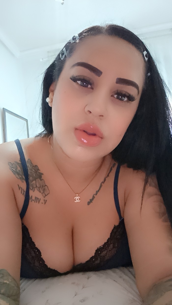 Colombiana Guapísima Y Cachonda