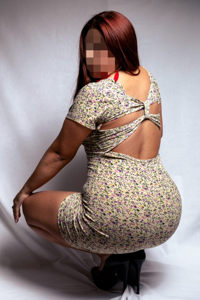 LATINA FIESTERA ARDIENTE Toda una lujuria de morbo SOLO  para ti