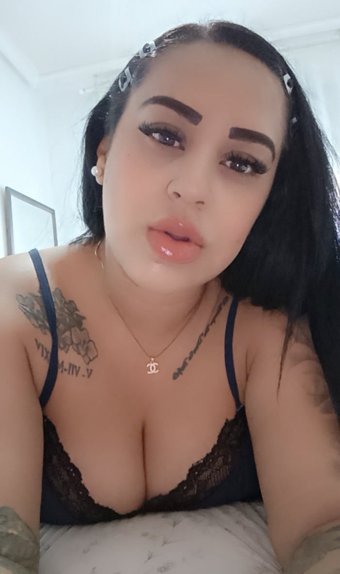 Colombiana muy caliente con curvas en Seseña
