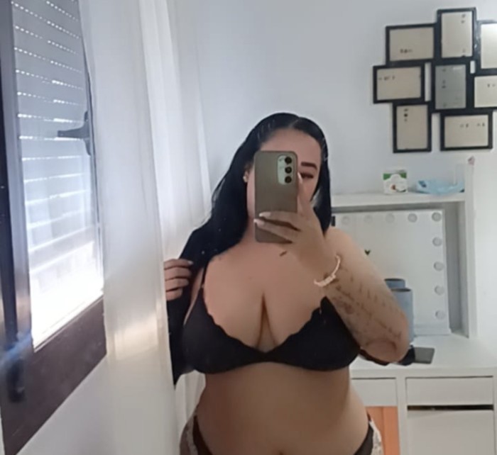 Colombiana muy caliente con curvas en Seseña