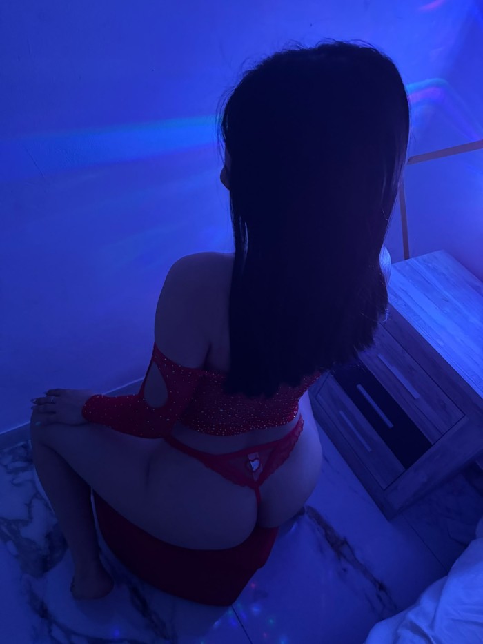 BOMBA DE SEXO QUITAME LAS BRAGAS CON TU BOCA