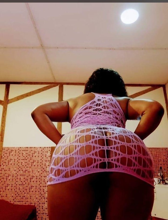 ESTAS TETAS TE ESTAN ESPERANDO LATINA CACHONDA VIP